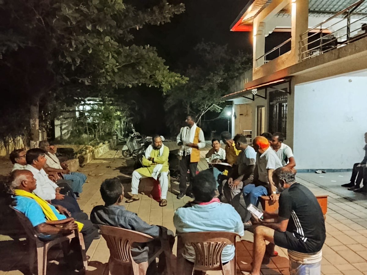 गांव चलो अभियान के अंतर्गत ग्राम पंचायत कोरर बूथ क्रमांक 179, 180 के कार्यकर्ताओ के साथ बैठक कर पंचायत समिति बूथ समिति के पदाधिकारियों के गठन के लिए बैठक की 
<a href="/SachinPilot/">Sachin Pilot</a> <a href="/DeepakBaijINC/">Deepak Baij</a> <a href="/bhupeshbaghel/">Bhupesh Baghel</a> <a href="/DrCharandas/">Dr. Charan Das Mahant</a> <a href="/TS_SinghDeo/">T S Singhdeo</a> <a href="/rtaicc/">Rajesh Tiwari</a>