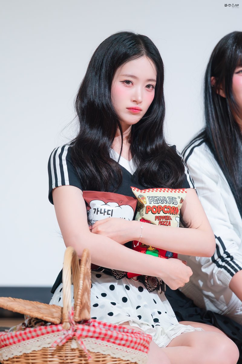 𝐘𝐨𝐮𝐫 𝐌𝐞𝐥𝐨𝐝𝐲 tweet media