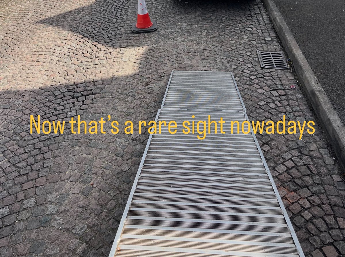 BigRedMovers's tweet image. Not many cobbled roads left in the UK. Nottingham’s favourite local and national #movers #removals and #storage