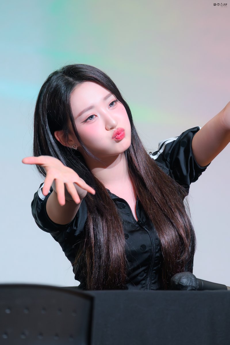 𝐘𝐨𝐮𝐫 𝐌𝐞𝐥𝐨𝐝𝐲 tweet media