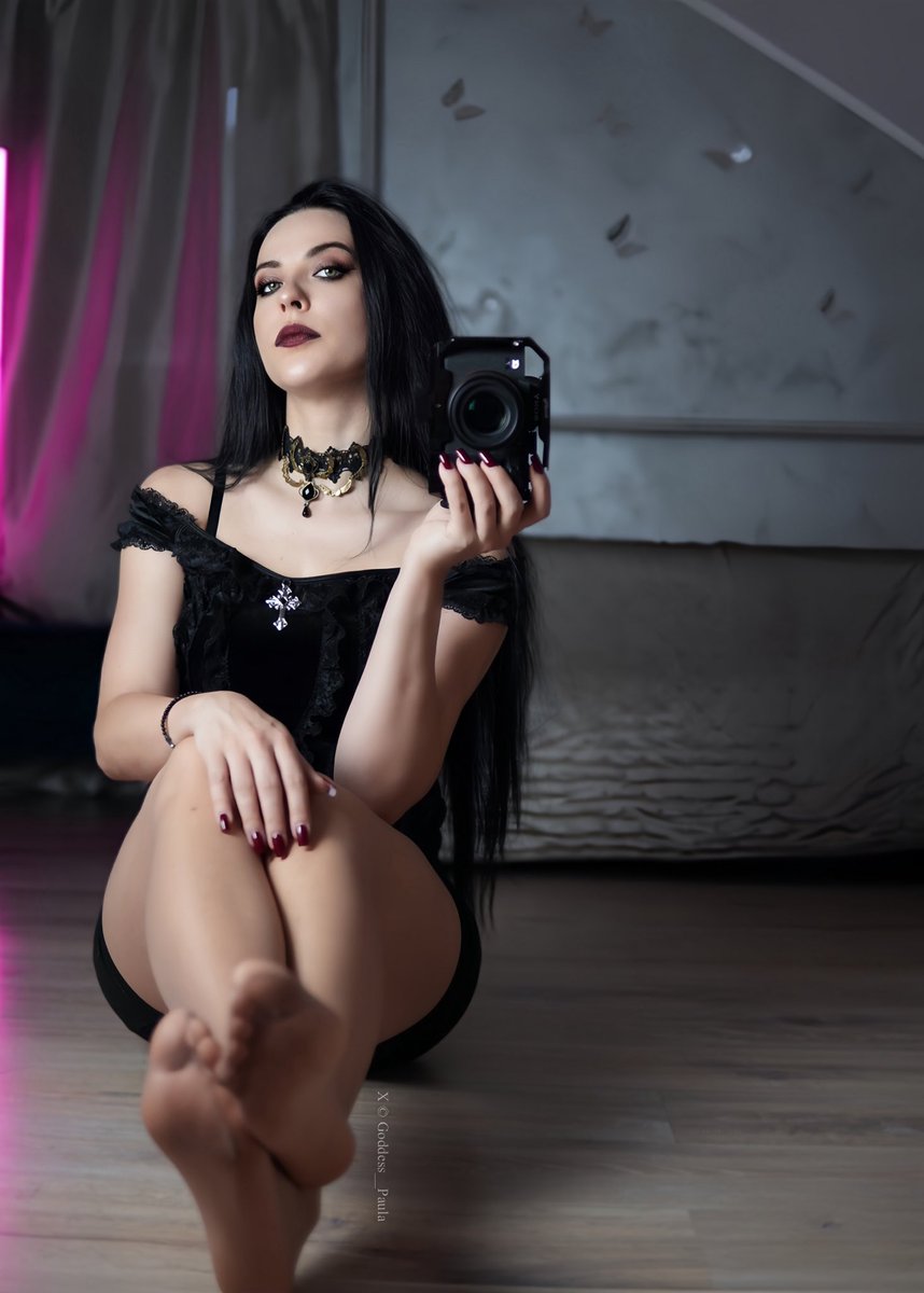 𝒴𝑜𝓊𝓇 𝒬𝓊𝑒𝑒𝓃 ♤ tweet media