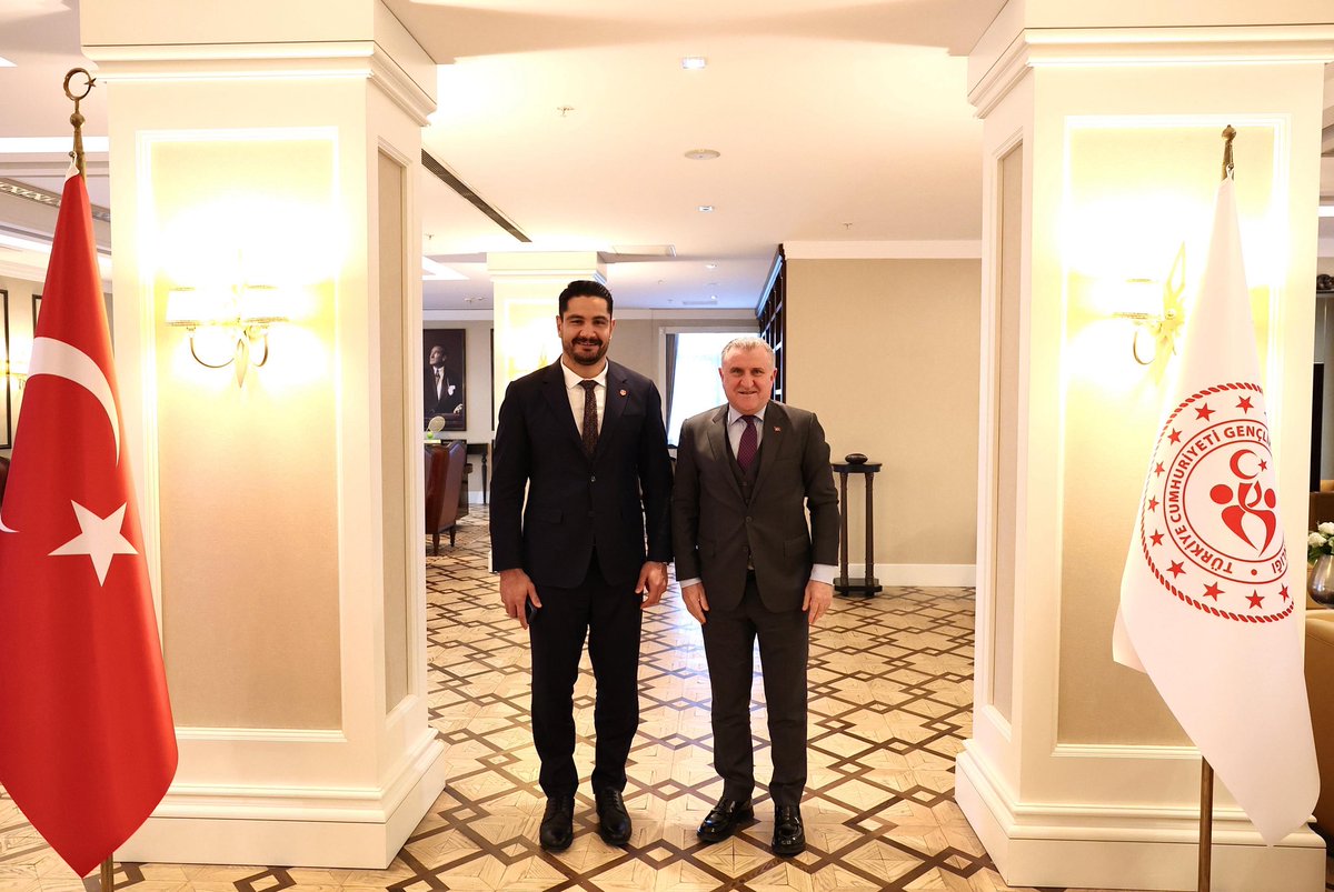 Türkiye Güreş Federasyonu Başkanımız Taha Akgül, Gençlik ve Spor Bakanımız Osman Aşkın Bak’ı ziyaret etti.

Görüşmede Türk güreşinin gelişimi, geleceğe yönelik projeler ve sürdürülebilir başarı hedefleri üzerine değerlendirmelerde bulunuldu. Sayın Bakanımıza destekleri için