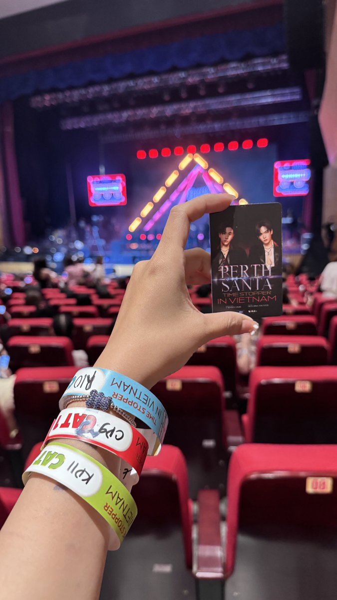 thuharuu's tweet photo. Hai đứa qua Hàn diễn fancon đi, mae bay qua với hai đứa liền. 😘😘
#PerthSantaFancon #PSTimeStopperinVietnam #PerthSanta #Perthppe #Santapp https://t.co/vEmgjp6cvn