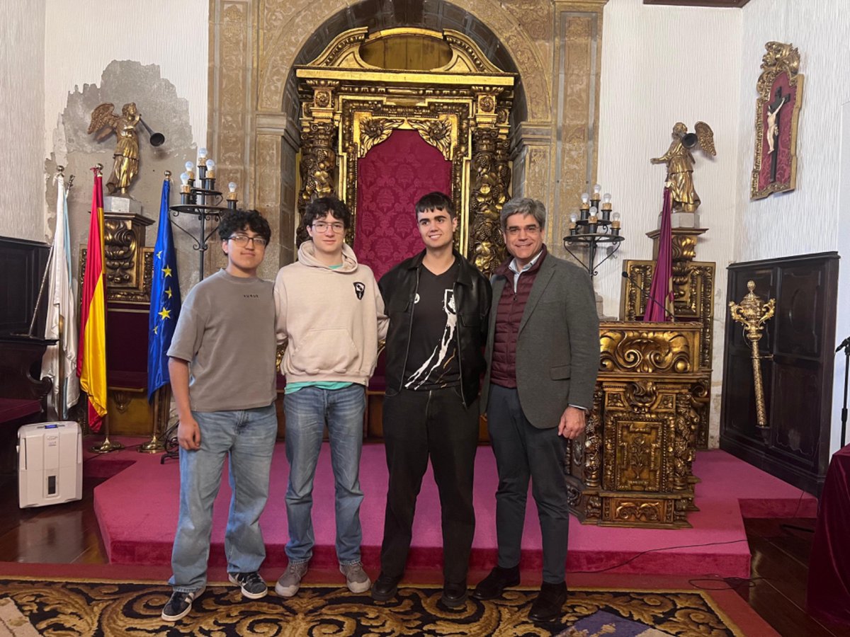 CMEstila's tweet photo. Hoy visitamos el Palacio de San Xerome, en la Plaza del Obradoiro, actual Rectorado de la USC.
Conocimos su historia, desde Lope Gómez de Marzoa hasta Alonso III de Fonseca, gran impulsor de la Universidad.
Un lugar que sigue invitando a leer, pensar y reflexionar 📚✨

#LaEstila https://t.co/5EAddUVSRR