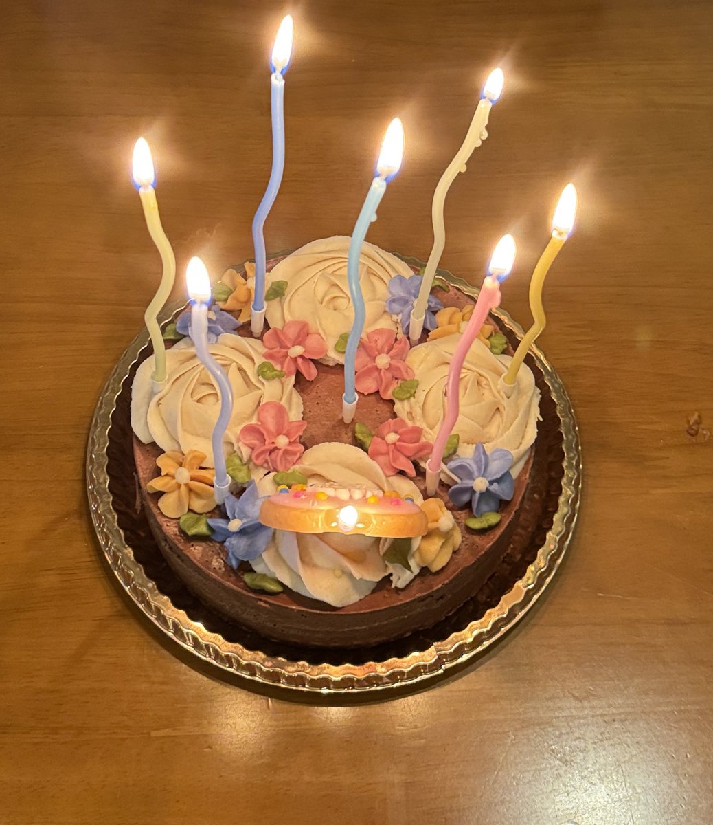 arakihisako's tweet photo. 耳が幸せな素敵な二日間でした✨
ありがとうございました。

帰宅して娘の16歳のお誕生日を幼馴染親子にお祝いしてもらいました🥂
飲み過ぎました笑

#立つ荒木跡を濁さず 
#HYDE
#JEKYLL
#HYDEOrchestraTour2026JEKYLL
#JAPANFINAL https://t.co/NPuC2etQOa