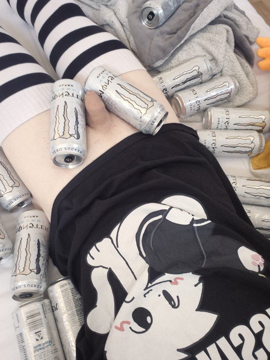 keddx05's tweet photo. I'm definitely not addicted or something..

#femboy #thighs #monster #thighhighs https://t.co/tVtFuUz1LE