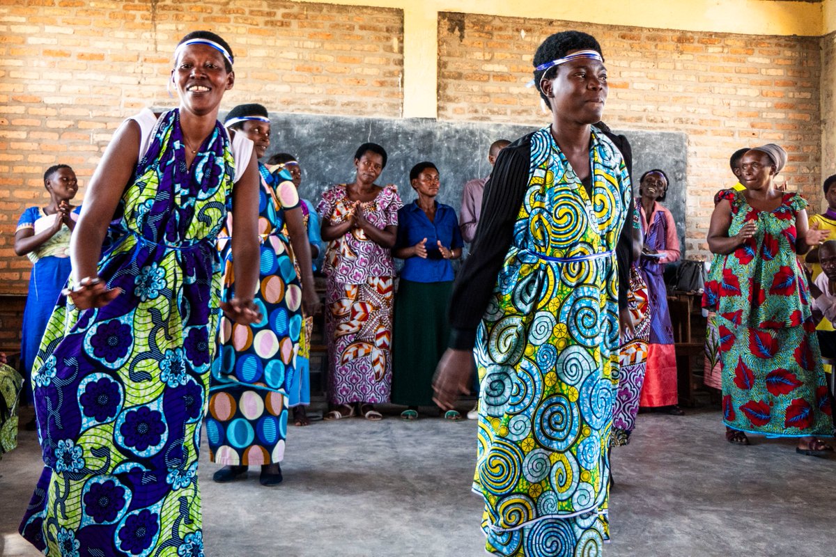 icbs_connect's tweet photo. “Through sociotherapy sessions, I realized that being known as a drunkard in the neighborhood is not the life I am meant to live.” - Sociotherapy participant -

In Bweramana Sector, @RuhangoDistrict, community voices show that sociotherapy’s impact goes far beyond the sessions. https://t.co/AuXA9gakVw