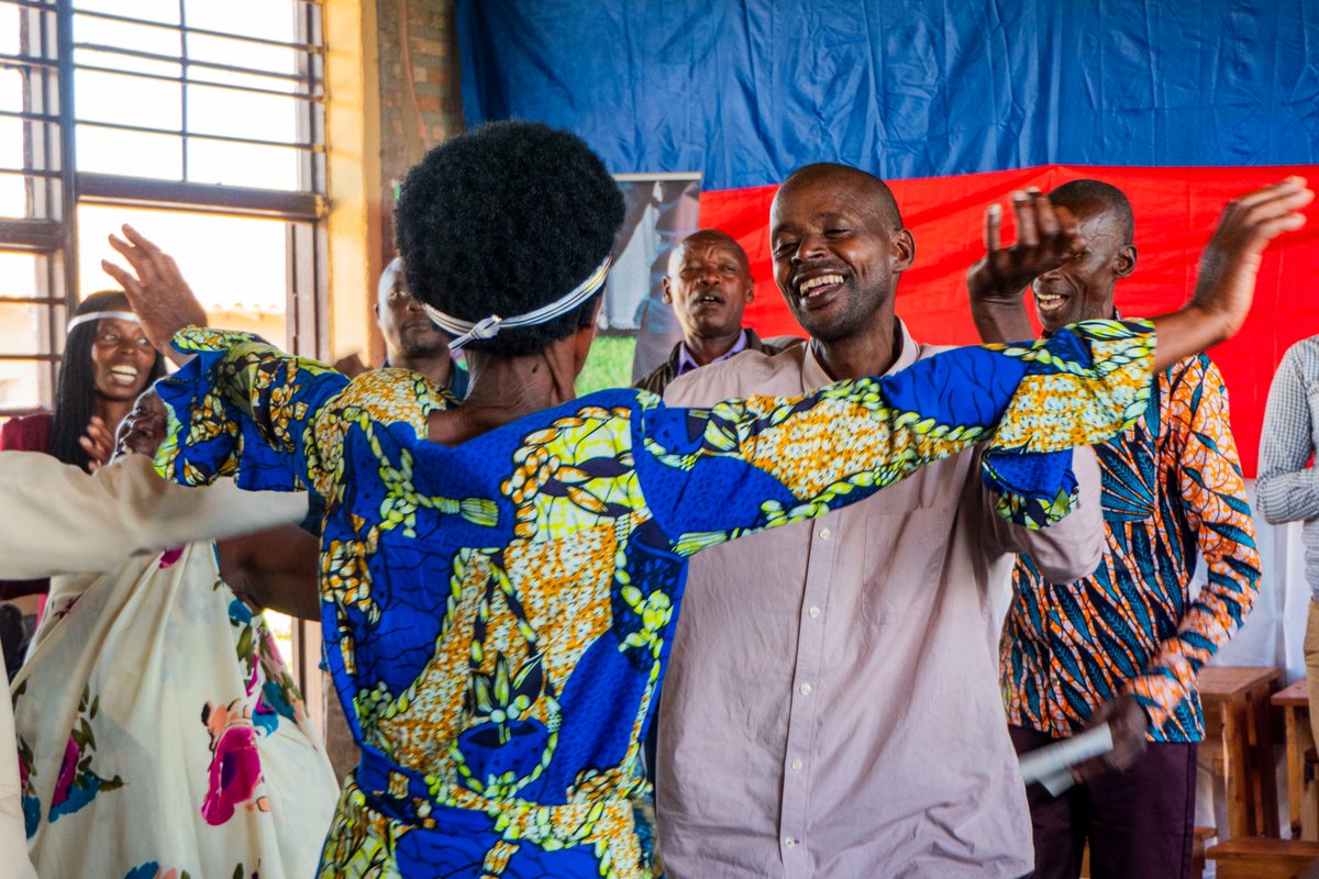 icbs_connect's tweet photo. “Through sociotherapy sessions, I realized that being known as a drunkard in the neighborhood is not the life I am meant to live.” - Sociotherapy participant -

In Bweramana Sector, @RuhangoDistrict, community voices show that sociotherapy’s impact goes far beyond the sessions. https://t.co/AuXA9gakVw