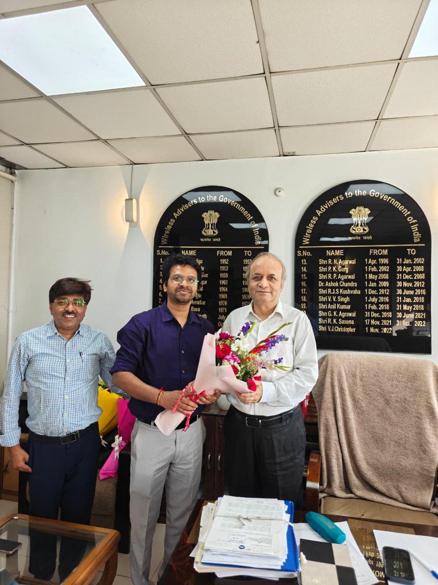 DoT_India's tweet image. Sh. Naresh Kumar Bhola assumes charge as Wireless Advisor to the Government of India at the Department of Telecommunications (DoT), ushering in a new phase of innovation, policy leadership, and future-ready connectivity for India’s telecom sector.

#DigitalIndia #Leadership
