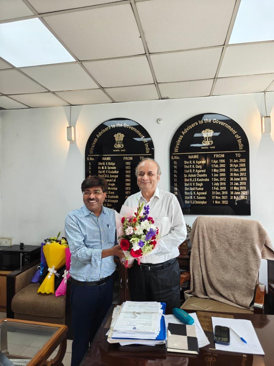 DoT_India's tweet image. Sh. Naresh Kumar Bhola assumes charge as Wireless Advisor to the Government of India at the Department of Telecommunications (DoT), ushering in a new phase of innovation, policy leadership, and future-ready connectivity for India’s telecom sector.

#DigitalIndia #Leadership