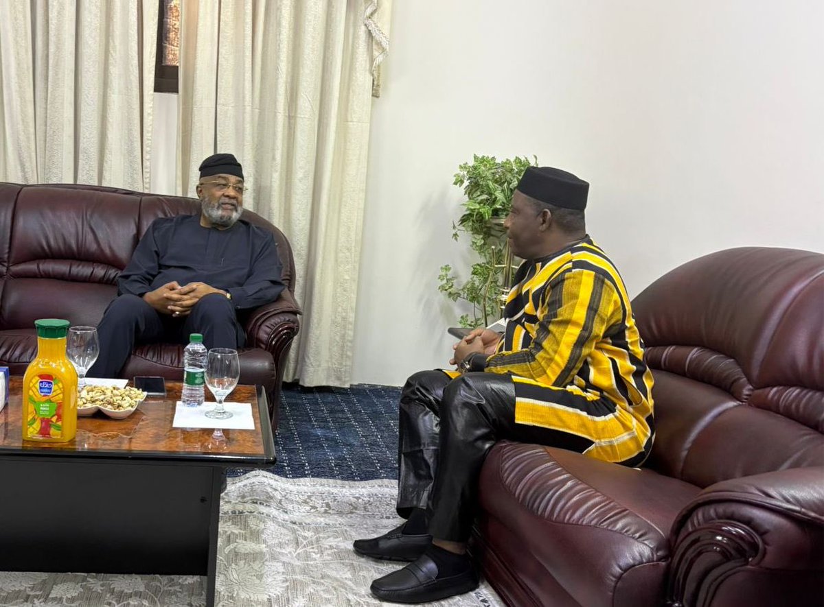 EmbassyMLKSA's tweet photo. Le nouvel Ambassadeur de la République du #Ghana à Riyad, Son Excellence Monsieur Elhadji Said Saleh SINARE, a rendu une visite de courtoisie, le 1er avril 2026, à Son Excellence Monsieur Ibrahima Dahirou DEMBÉLÉ, Ambassadeur de la République du #Mali auprès du Royaume d’Arabie saoudite.

L'Ambassadeur du Mali a souhaité la cordiale bienvenue à son homologue ghanéen et lui a adressé ses chaleureuses félicitations pour sa nomination à ce poste, avant de formuler des voeux de plein succès dans l’exercice de sa mission.

Le diplomate ghanéen a exprimé sa profonde gratitude à son homologue pour l’accueil chaleureux qui lui a été réservé.

Les deux ambassadeurs ont eu des échanges sur plusieurs questions d’intérêt commun. Ils ont réaffirmé leur engagement à poursuivre lesdits échanges et ont décidé de maintenir une concertation régulière.

Cette rencontre témoigne de leur volonté de renforcer les relations de coopération entre les représentations diplomatiques africaines présentes dans le Royaume.

L’audience s’est déroulée dans une très bonne atmosphère traduisant la qualité des relations fraternelles existant entre la République du #Mali et la République du #Ghana.