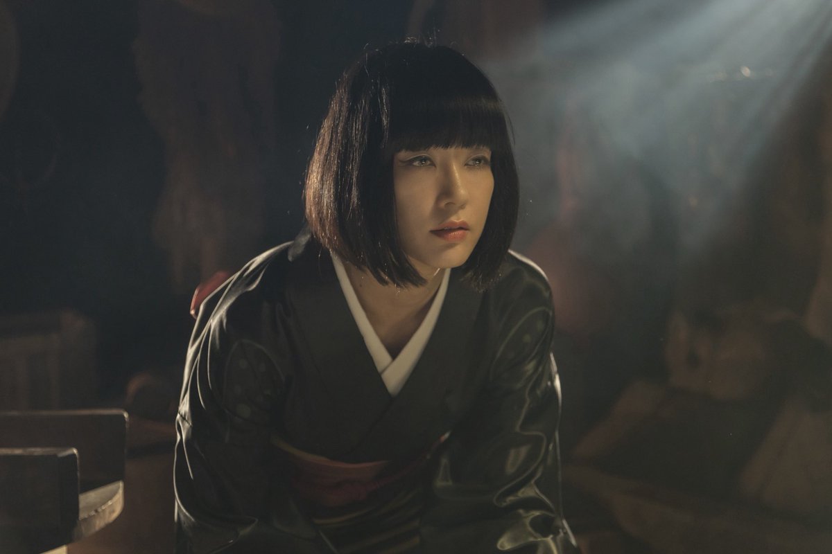 andpictures_'s tweet photo. ＼4月10日よりNetflixにて配信開始／

#竹野内豊 #山田孝之 W主演『#唄う六人の女』
蠱惑的「六人の女」の世界――

女たちは一体、どんな存在なのか？
萱島の父はなぜ森にこだわったのか？
萱島たちはここから脱走しようとするが……。

交通事故をきっかけに深い森に迷い込み、奇妙な女６人に監禁された男性２人の摩訶不思議な体験を美しい映像で描く。
Netflixでもぜひお楽しみ下さい！
@NetflixJP 

竹野内豊 山田孝之 #水川あさみ #アオイヤマダ #服部樹咲 #萩原みのり #桃果 #武田玲奈 
#大西信満 #植木祥平 #下京慶子 #鈴木聖奈 #津田寛治 #白川和子 #竹中直人
⠀
監督・脚本・編集：#石橋義正 　
主題歌：#NAQTVANE「#NIGHTINGALE 」