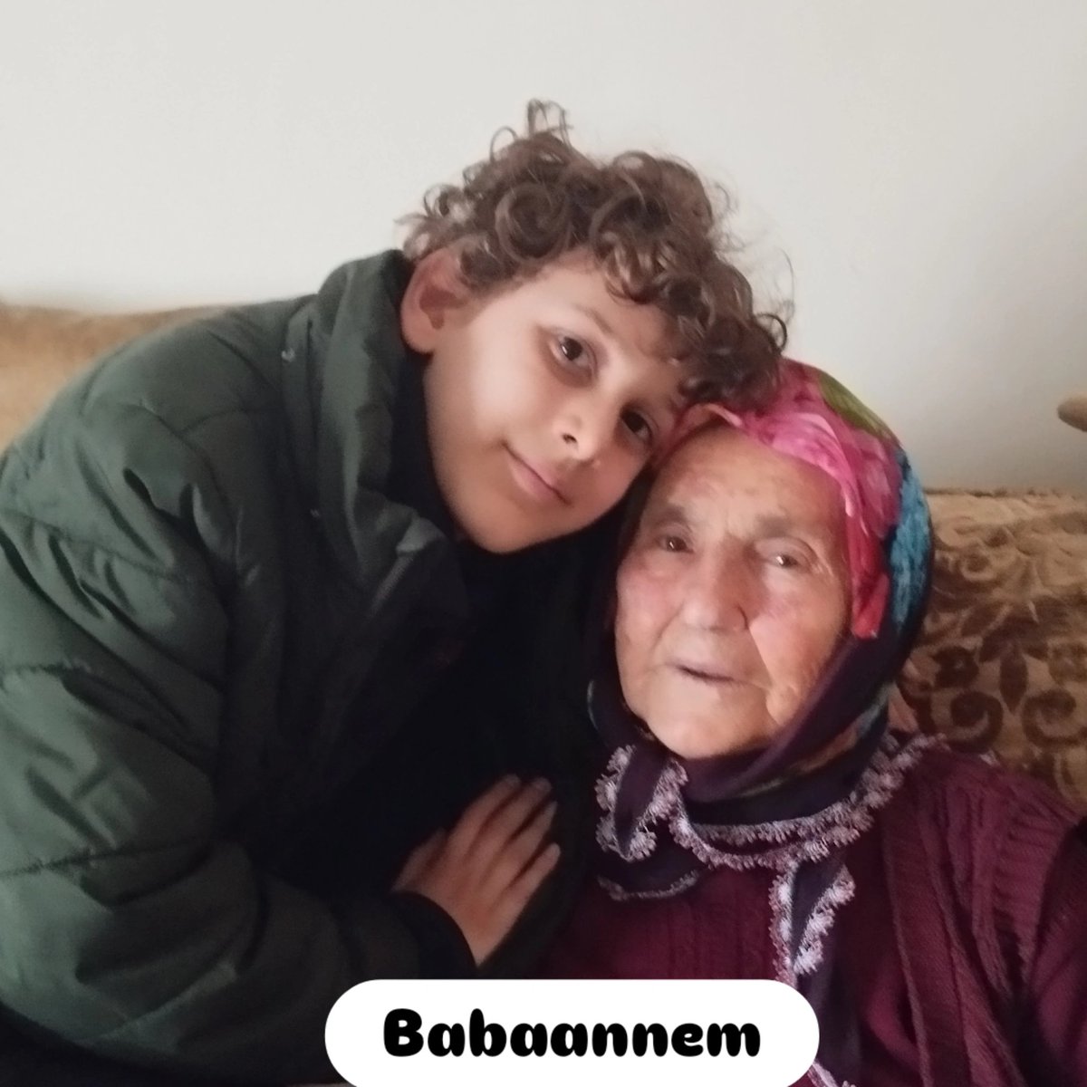 Hayat öyle kısa ki;
tartışmalara, özür dilemelere, kıskançlıklara, hesap sormalara zaman yok.

Sadece sevmek için 'bir an' var.