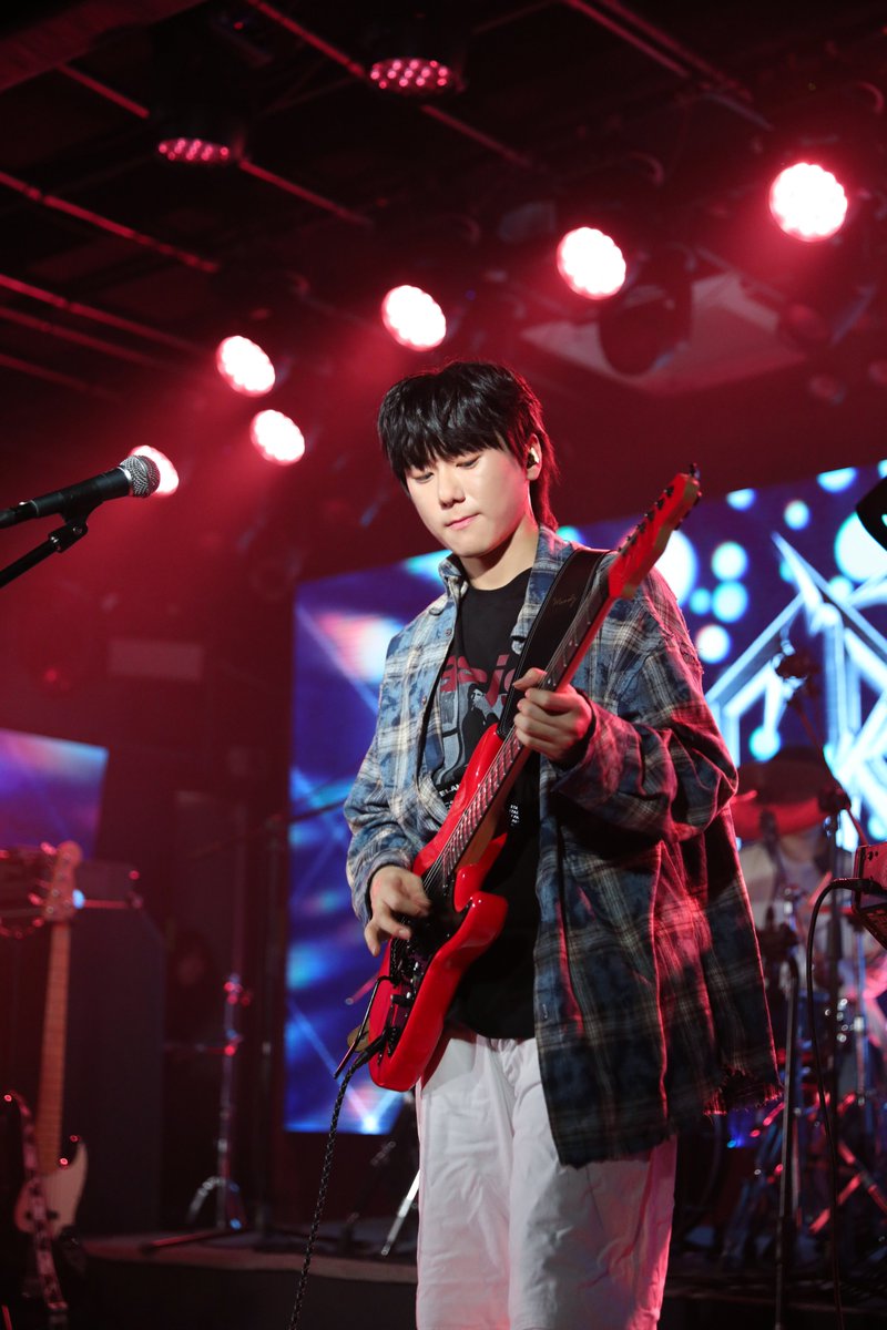 CRTK_official's tweet photo. ChRocktikal (크록티칼) 
The 1st World Tour [CRTK : The Beginning] in Seoul : Rolling 31st Anniv 
Behind Photo ⚔️

#이시연 #LEESIYEON
#이원석 #LEEWONSEOK

#ChRocktikal #CRTK #크록티칼
#CRTK_WorldTour #CRTK_The_Beginning #롤링홀 https://t.co/5gO1leYYSC