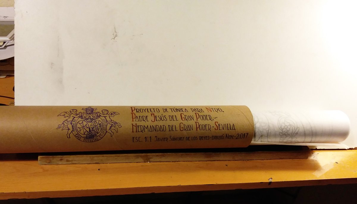 jsanchezdlreyes's tweet photo. Esta noche, el Señor saldrá con su túnica de los devotos, en una estampa novedosa y antigua a la vez, pues se trata de la recuperación de la antigua túnica de Francisca de Paula Zuloaga (S. XIX).Su dibujo, un trabajo por el que me siento enormemente agradecido, lo terminé en 2017 https://t.co/dUD023wfEs