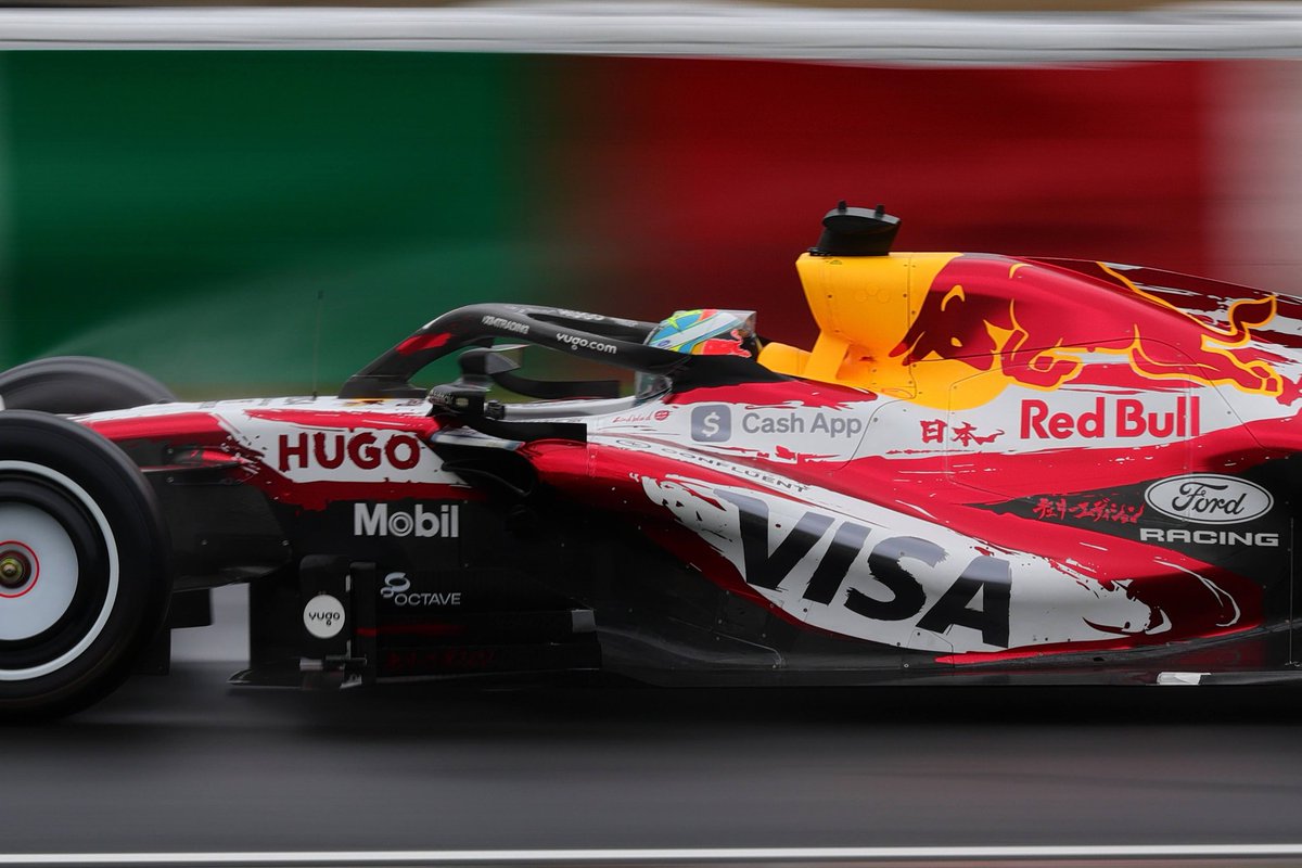 manabu_m1970's tweet photo. Visa Cash App Racing Bulls Formula One Team
VCARB 03 Japan livery
No.6 Arvid Lindblad
at Suzuka Circuit
2026.04.01 PIRELLI Tire Testing
#f1
#racingbulls
#f1タイヤテスト
#vcarb03 https://t.co/tfEsLAOaYu