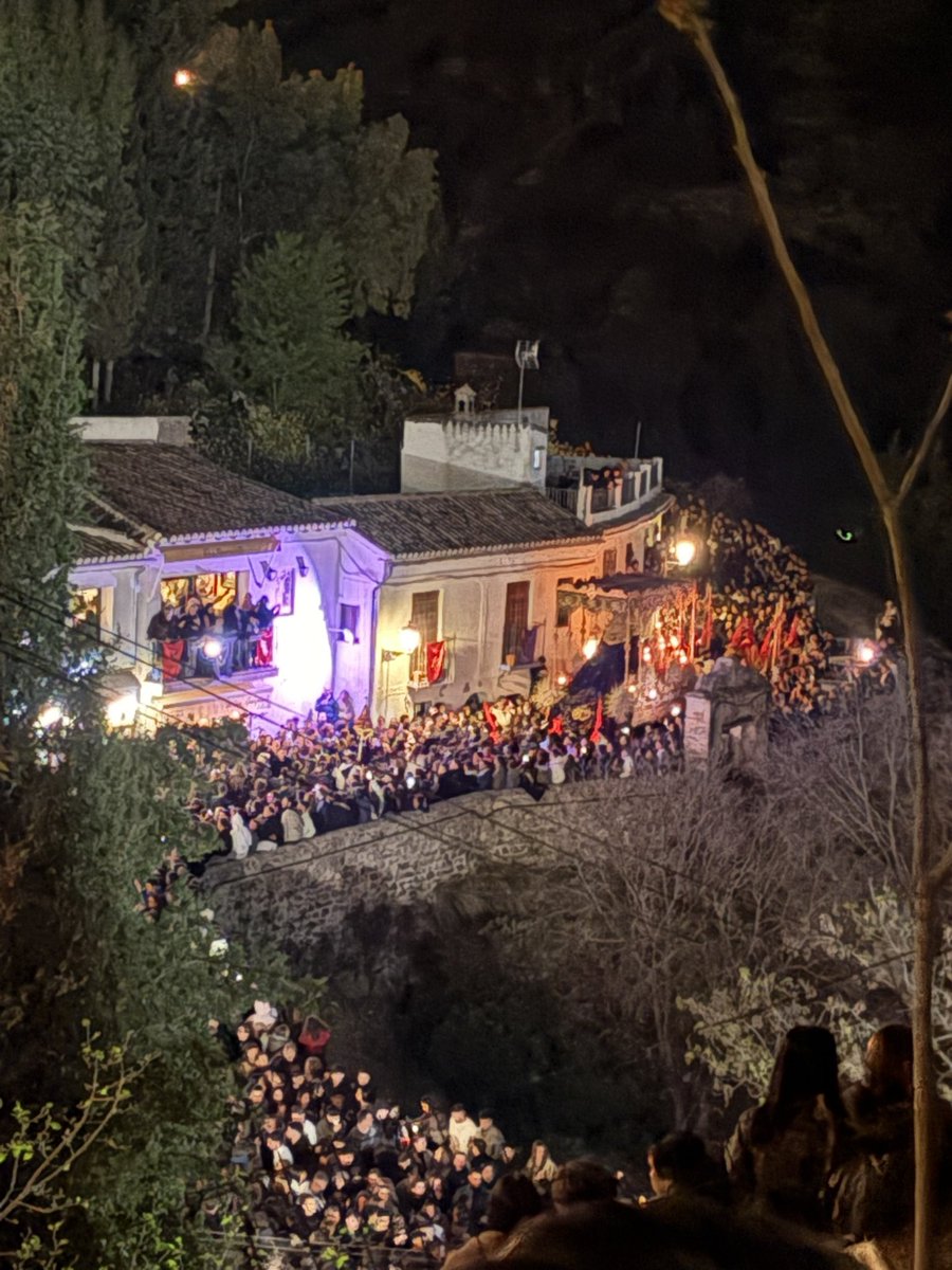 Jorgeifres's tweet photo. El sacromonte (como su nombre indica) es la mayor expresión cultural y religiosa de Granada.

Granada a sus pies. https://t.co/mtx3pZtWFr