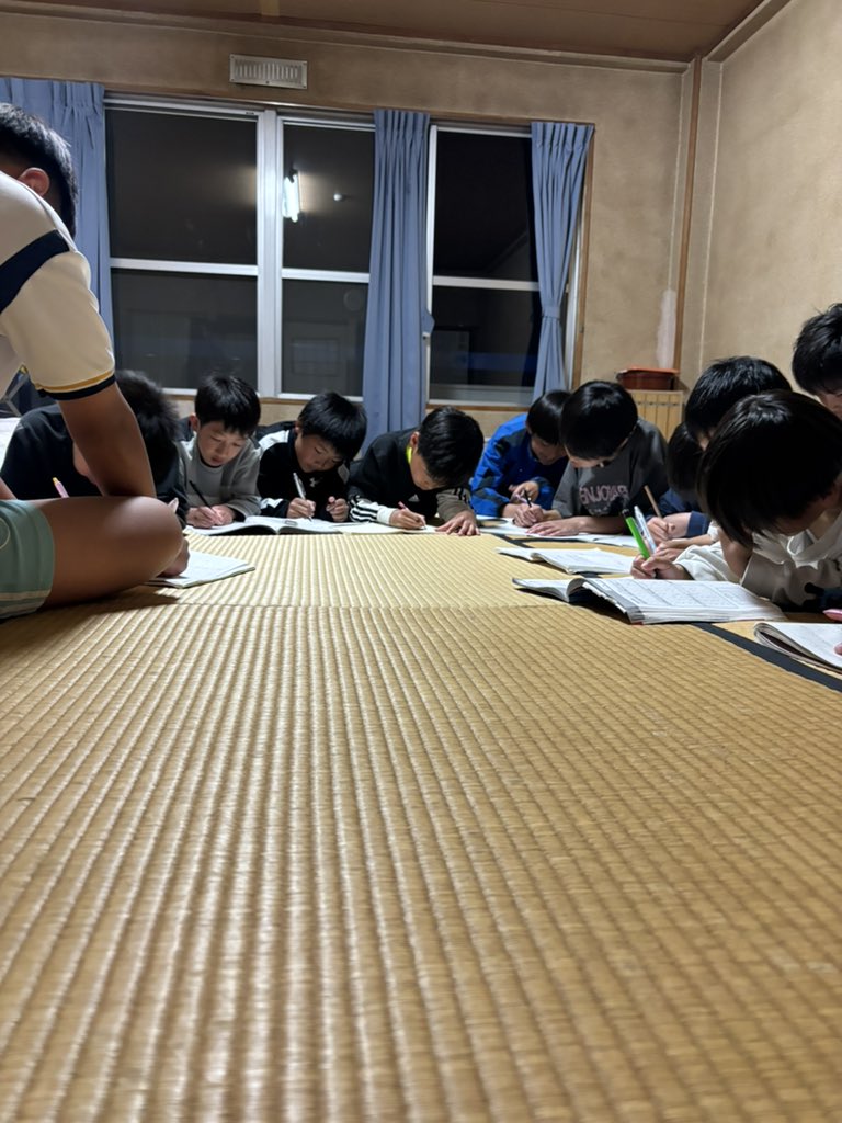 アドバンスクラスU-12A

高田遠征2日目

体調不良者は無し

試合で経験したことを振り返り、ちゃんとサッカーノートに残しています。
明日の試合も頑張りましょう‼️

#町田JFCアドバンスクラス