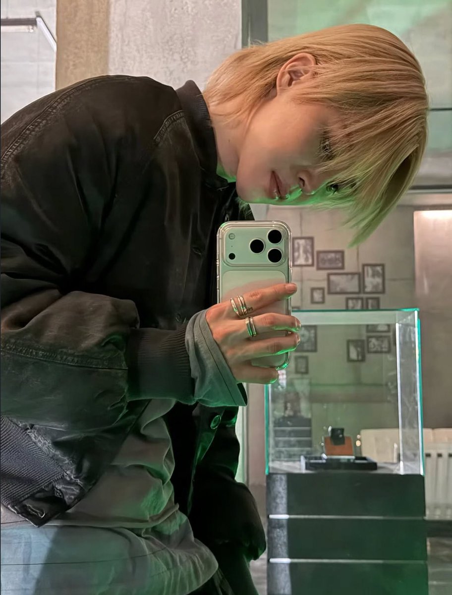 ♥︎з♥︎ seeing bts tweet media