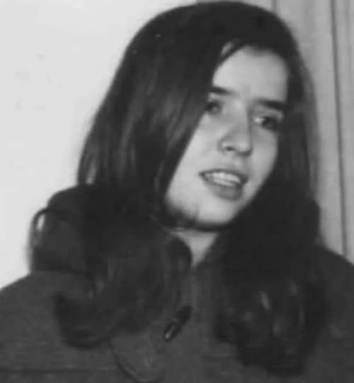 Último poema, antes de ser torturada e morta por agentes da Ditadura Militar brasileira:

```"Mãe, me entristece te ver assim
o olhar quebrado dos teus olhos azul céu
em silêncio, implorando que eu não parta.
Mãe, não sofras se não volto
me encontrarás em cada moça do povo
deste