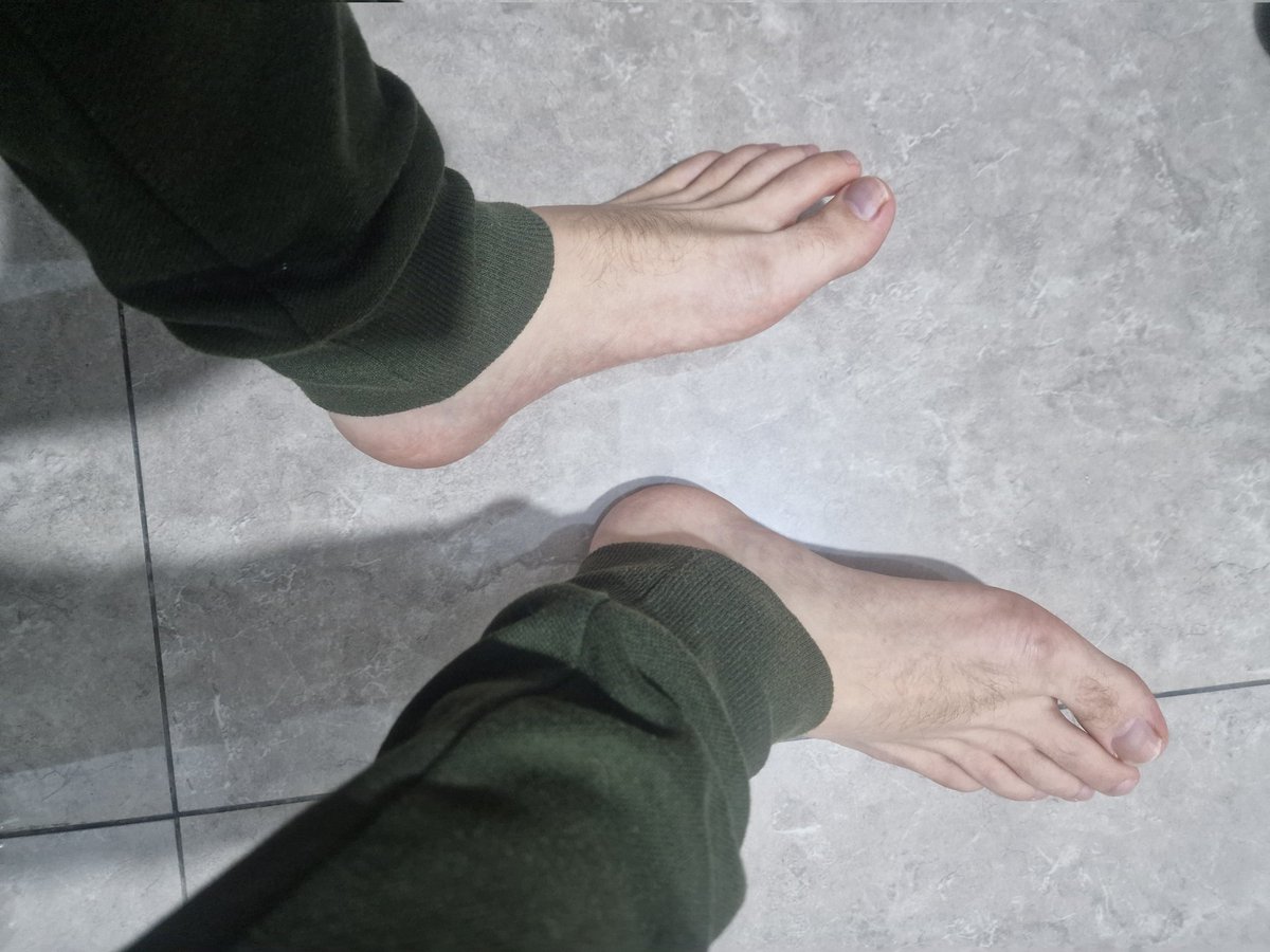 aWhiteArab's tweet photo. Any good boys?.. my cold feet need some 1 to heat them up
#feetfetısh #feetworshi̇p #feet #footfetısh https://t.co/7urzbO7nV1