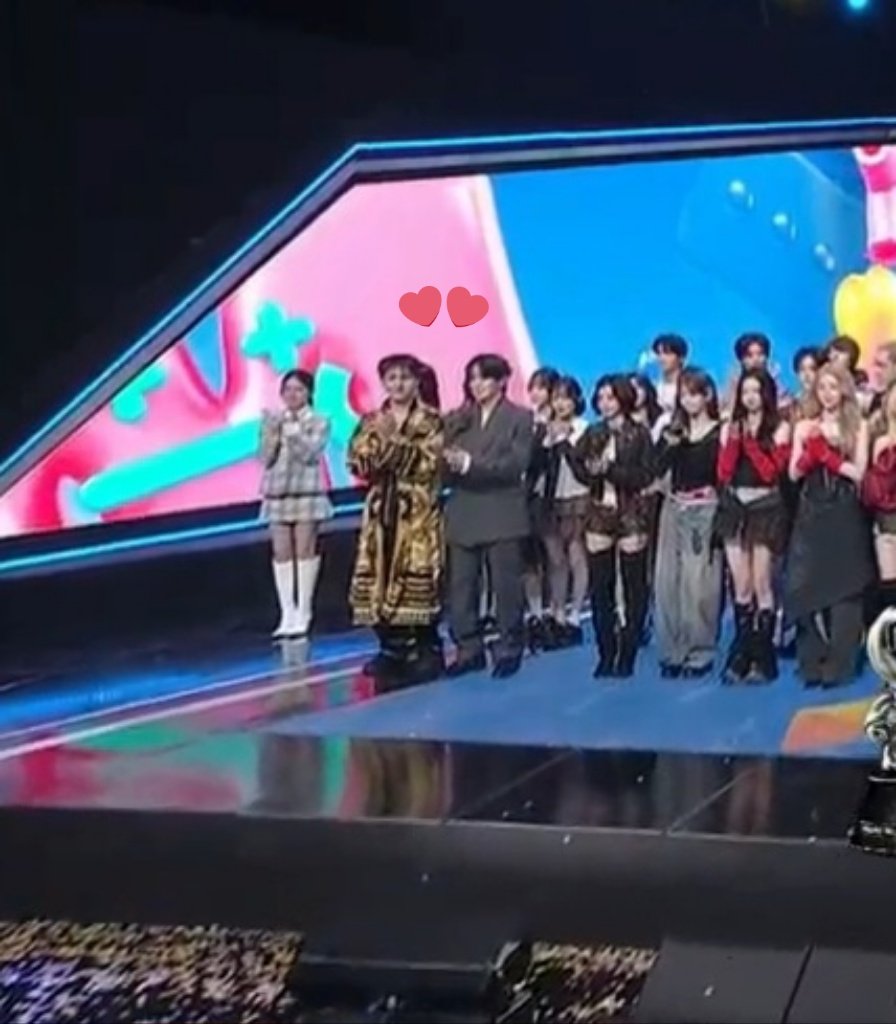 arya loves 정우석 🐮ྀི tweet media