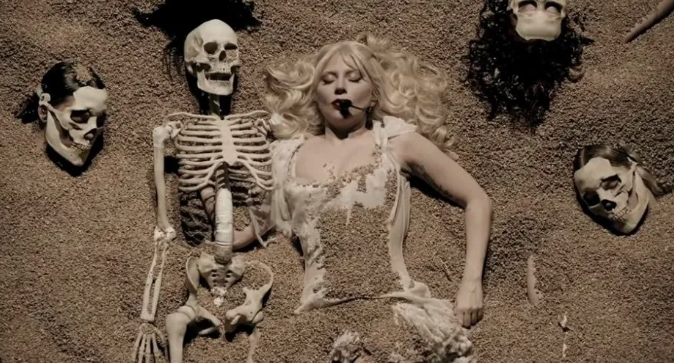 AboutMusicYT's tweet image. Lady Gaga during her Coachella performance last year:

"I'm sorry my mic was broken for a second, at least you know I sing live"