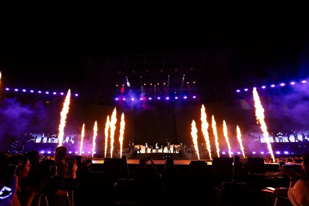 SUPER SHOW 10 tại Thành phố Hồ Chí Minh đã khép lại với thật nhiều cảm xúc!

Cảm ơn tất cả E.L.F. vì đã mang năng lượng, tình yêu và những khoảnh khắc đáng nhớ cho đêm hội ngộ đặc biệt này.

Đây không chỉ là một đêm diễn, mà còn là buổi kỷ niệm 20 năm