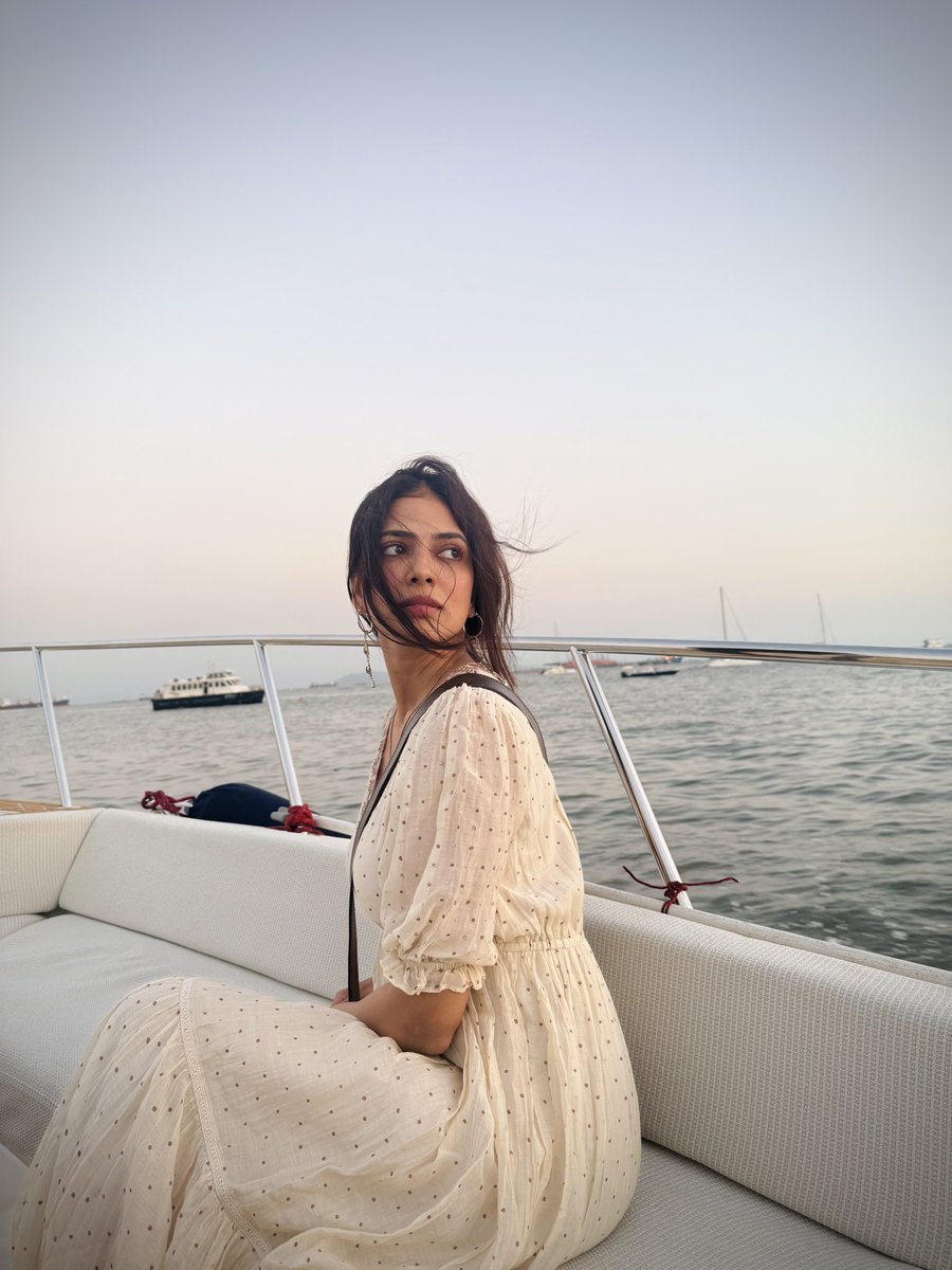 Malavika Mohanan tweet media