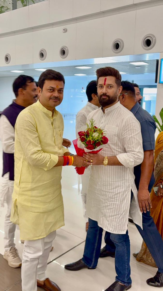 SanjaySingh_LJP's tweet image. आज पटना आगमन पर अपने नेता,पार्टी के राष्ट्रीय अध्यक्ष सह केंद्रीय मंत्री आदरणीय श्री चिराग पासवान जी का स्वागत एवं अभिनंदन किया। 
#ChiragPaswan #sanjaysinghmahua #patna 
@iChiragPaswan @LJP4India