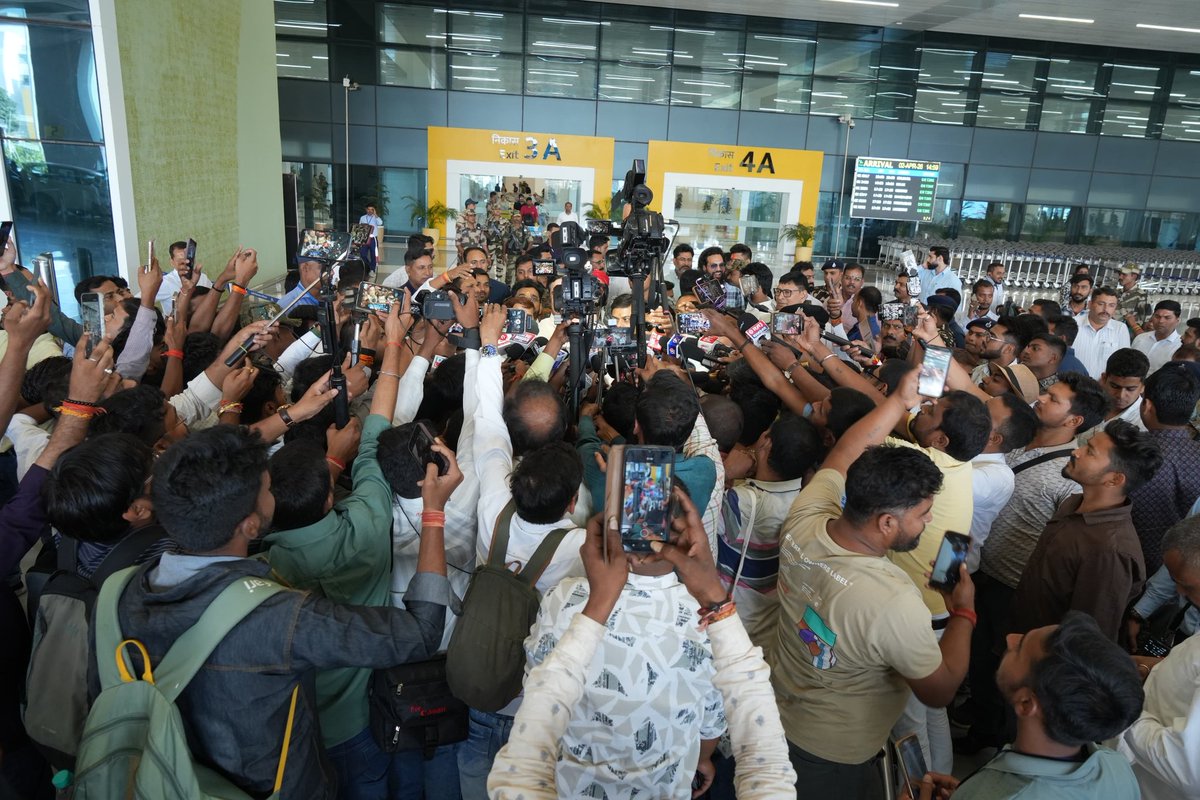 SanjaySingh_LJP's tweet image. आज पटना आगमन पर अपने नेता,पार्टी के राष्ट्रीय अध्यक्ष सह केंद्रीय मंत्री आदरणीय श्री चिराग पासवान जी का स्वागत एवं अभिनंदन किया। 
#ChiragPaswan #sanjaysinghmahua #patna 
@iChiragPaswan @LJP4India