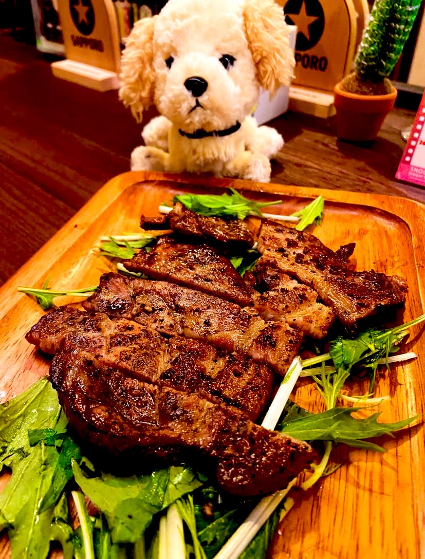 豚ロース燻しました✨️
これでビール5杯はイケるかな
〜？？🍻

本日木曜22:30まで元気に営業しております！
どうぞ宜しくお願いします★

#けむりセカイ #燻製 #飲み