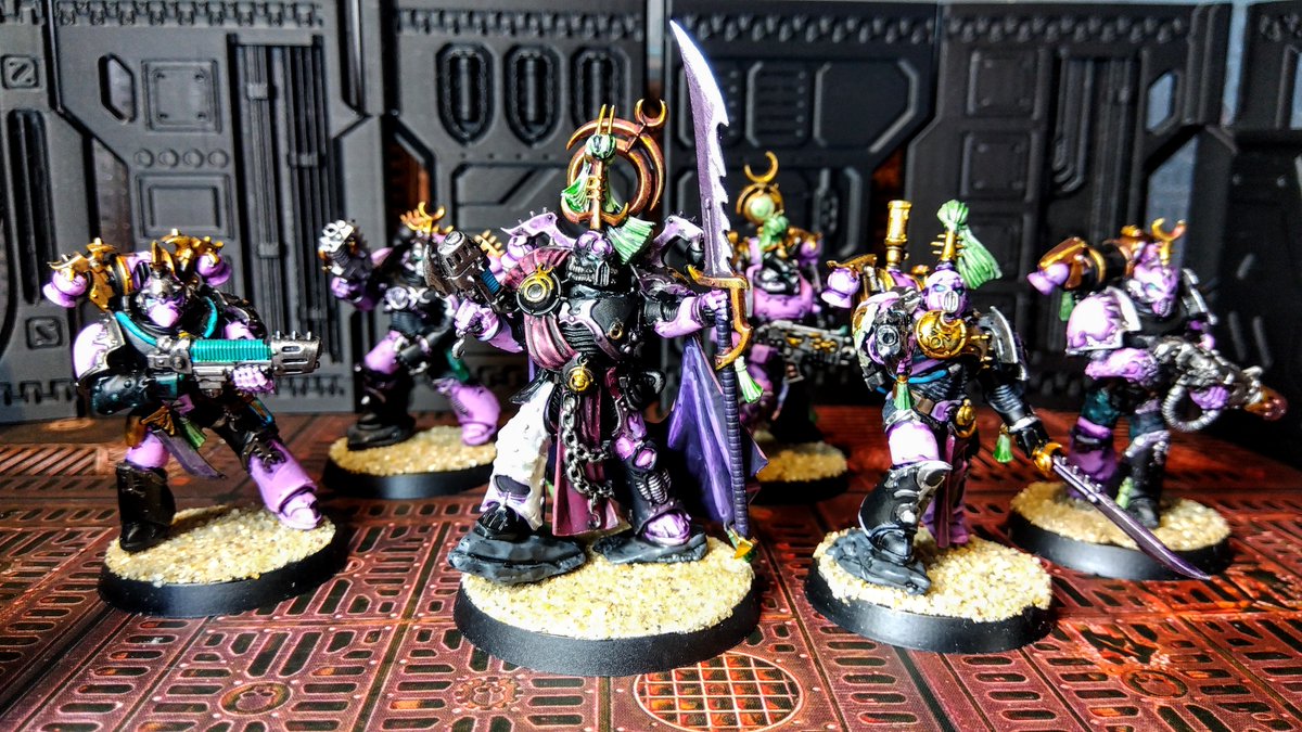 #ウォーハンマー40K よりエンペラーズ・チルドレン「ロード・エグザルタント」です。
いわゆる「キャプテン枠」。バトルライン2種に合流可能で、それぞれが持つ「浸透戦術」か「斥候」を持つことが可能。更に合流先のユニットにバフも与えられる。
#warhammercommunity 
#エンペラーズ・チルドレン