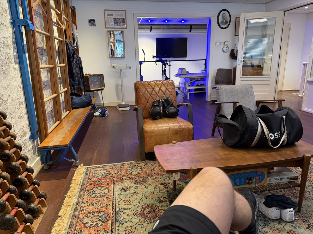 joskeijsper's tweet image. Gisteravond lekker anderhalf uur padellen en daarna aan de cola zero. Nu klaar voor uurtje knallen bij Bassie. #personaltraining #trosfit #unamas #Alkmaar #blijvenbewegen #parkinson