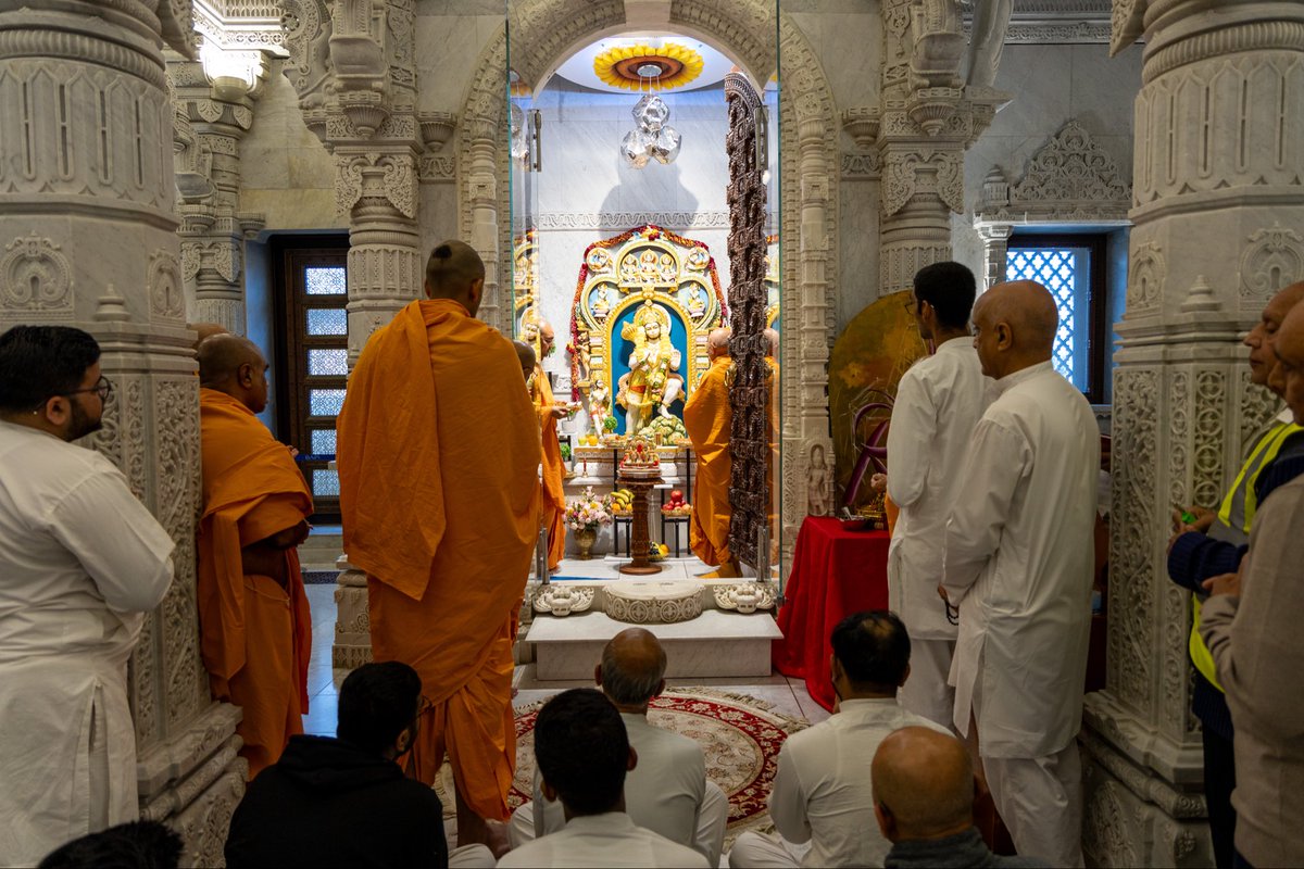 NeasdenTemple's tweet photo. Celebrating the divine birth of Shri Hanumanji – an exemplar of selfless service and boundless courage. 

As we join in the devotional festivities at #NeasdenTemple, we continue to be inspired by Hanumanji’s unwavering faith as an ideal devotee of Shri Ramchandra Bhagwan. https://t.co/Xi7xGICyNK