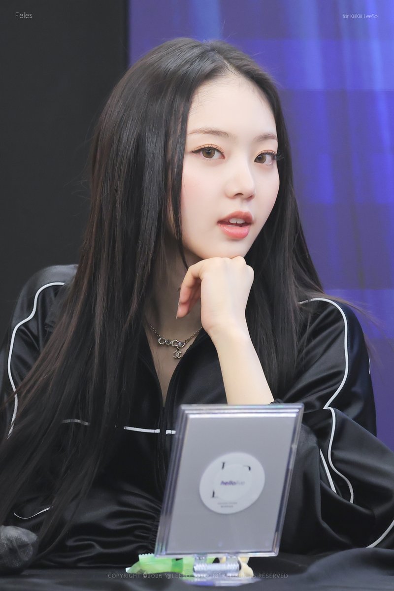 𝙁𝙚𝙡𝙚𝙨 tweet media