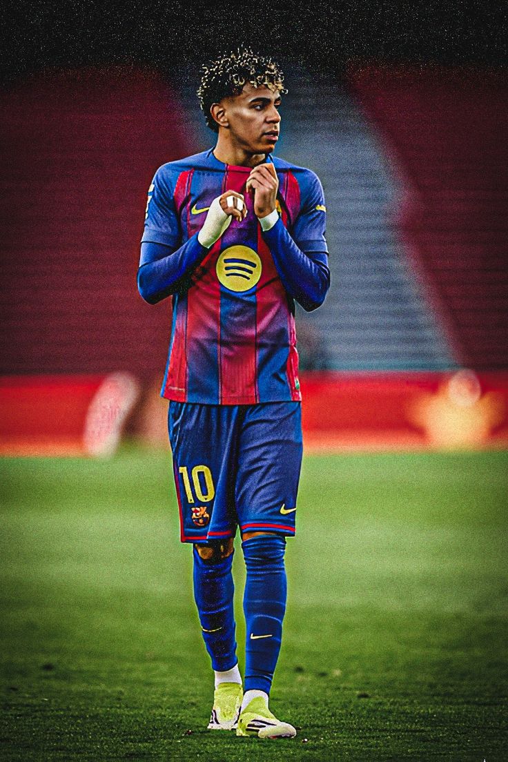 🚨 Just In: Top 10 Best Players Wearing the No. 10 Jersey in World Football Right Now (2026)

10. Rafael Leão 🇮🇹 
9. Alexis Mac Allister 🇬🇧 
8. Matheus Cunha 🇬🇧 
7. Nico Williams 🇪🇸 
6. Ousmane Dembélé 🇫🇷 
5. Lautaro Martinez 🇮🇹 
4. Cole Palmer 🇬🇧 
3. Jamal Musiala 🇩🇪 
2. Kylian