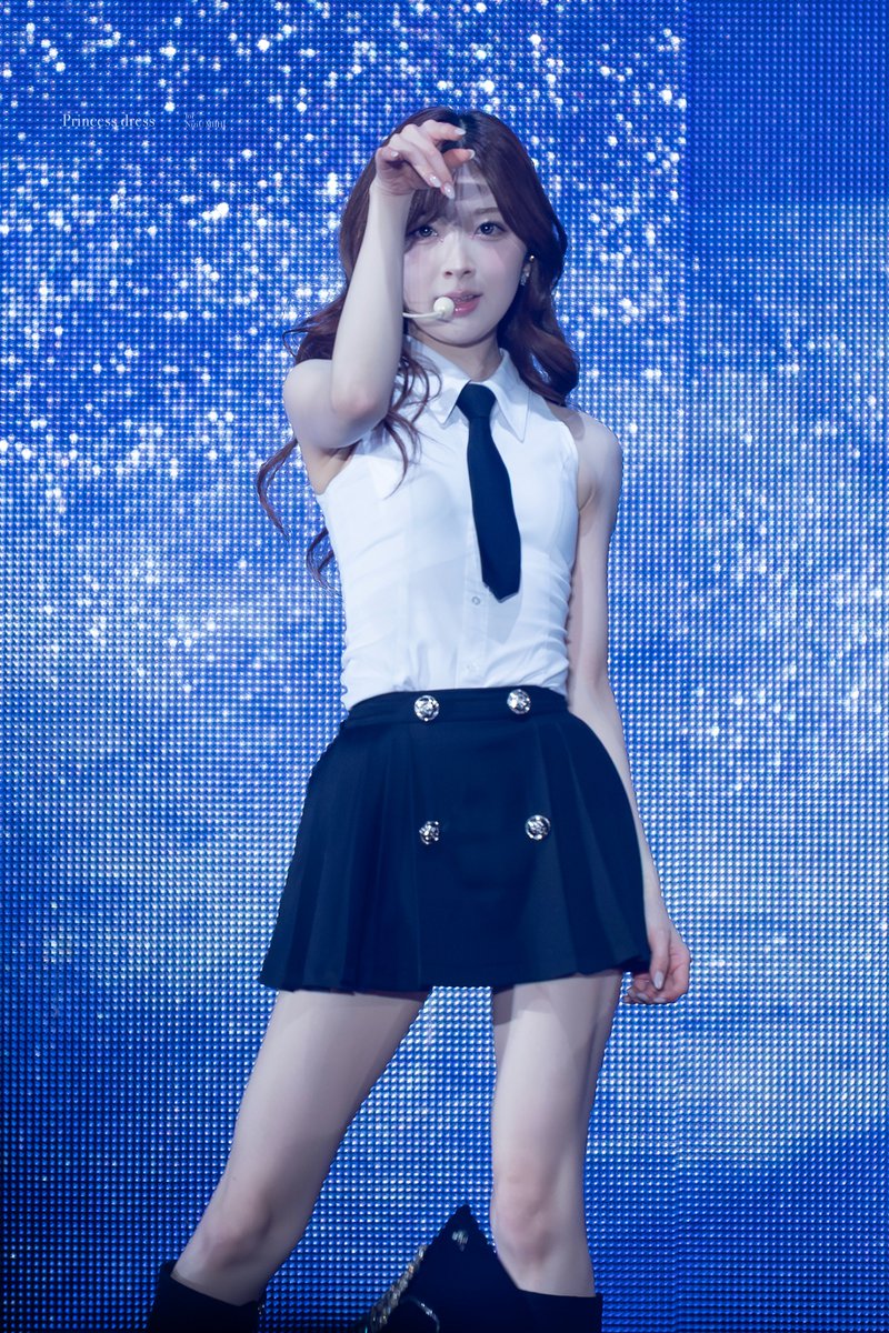 Princess dress tweet media