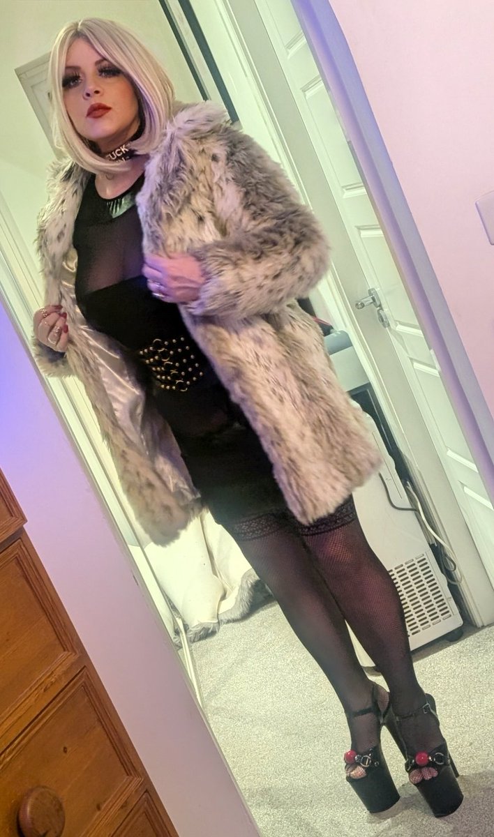 Sissy Selena 50K (not really) tweet media