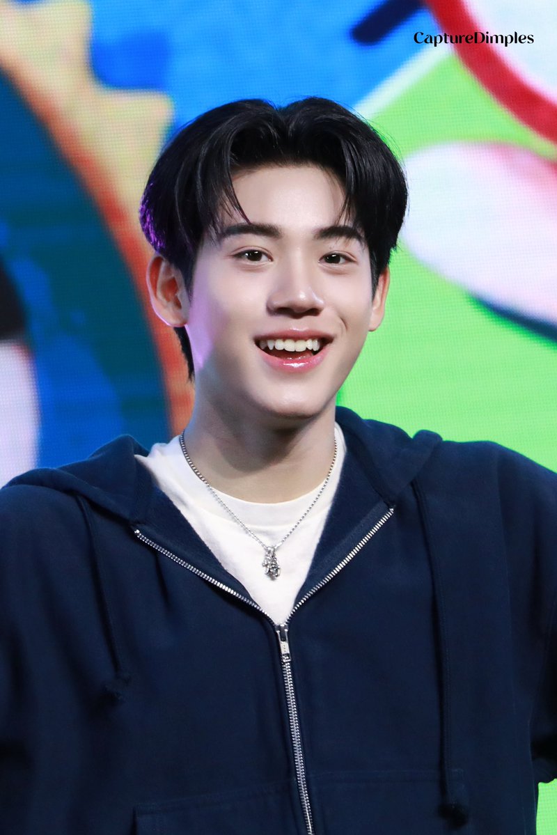 CaptureDimples tweet media