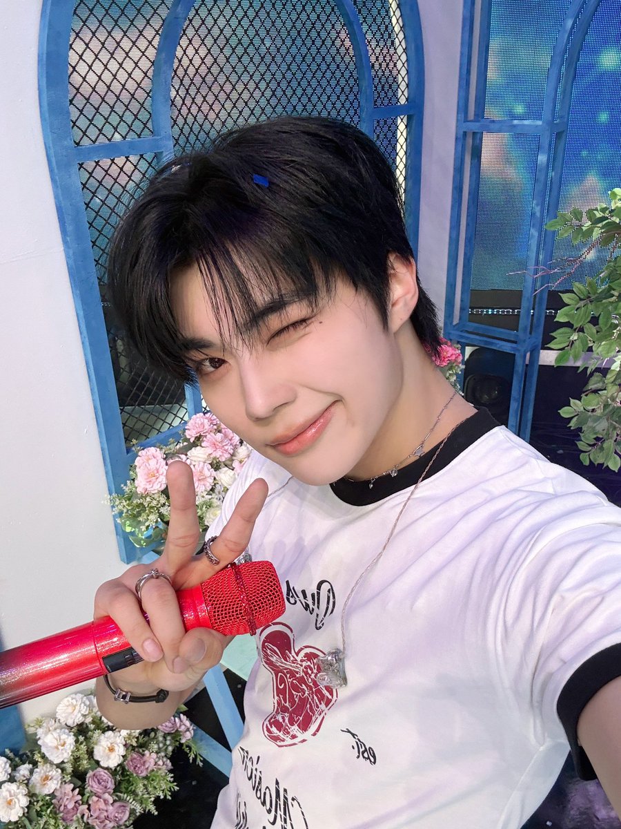 𝐜𝐥𝐞𝐚 tweet media