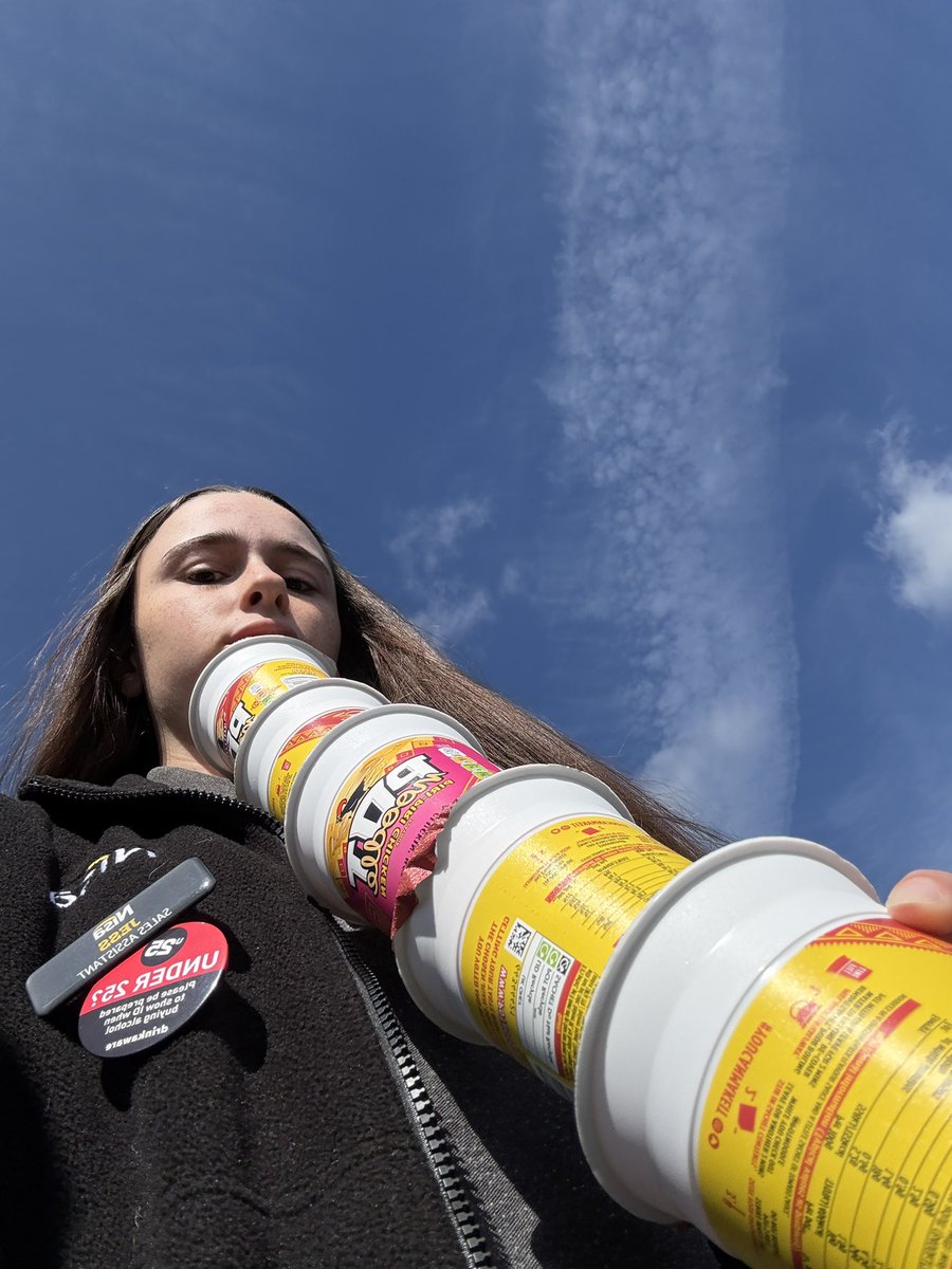 jess is seeing ariana tweet media