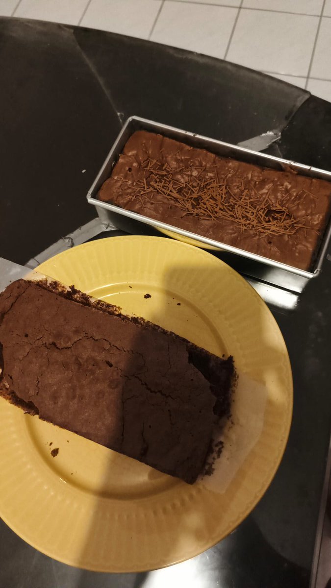 vania sibuk tweet media