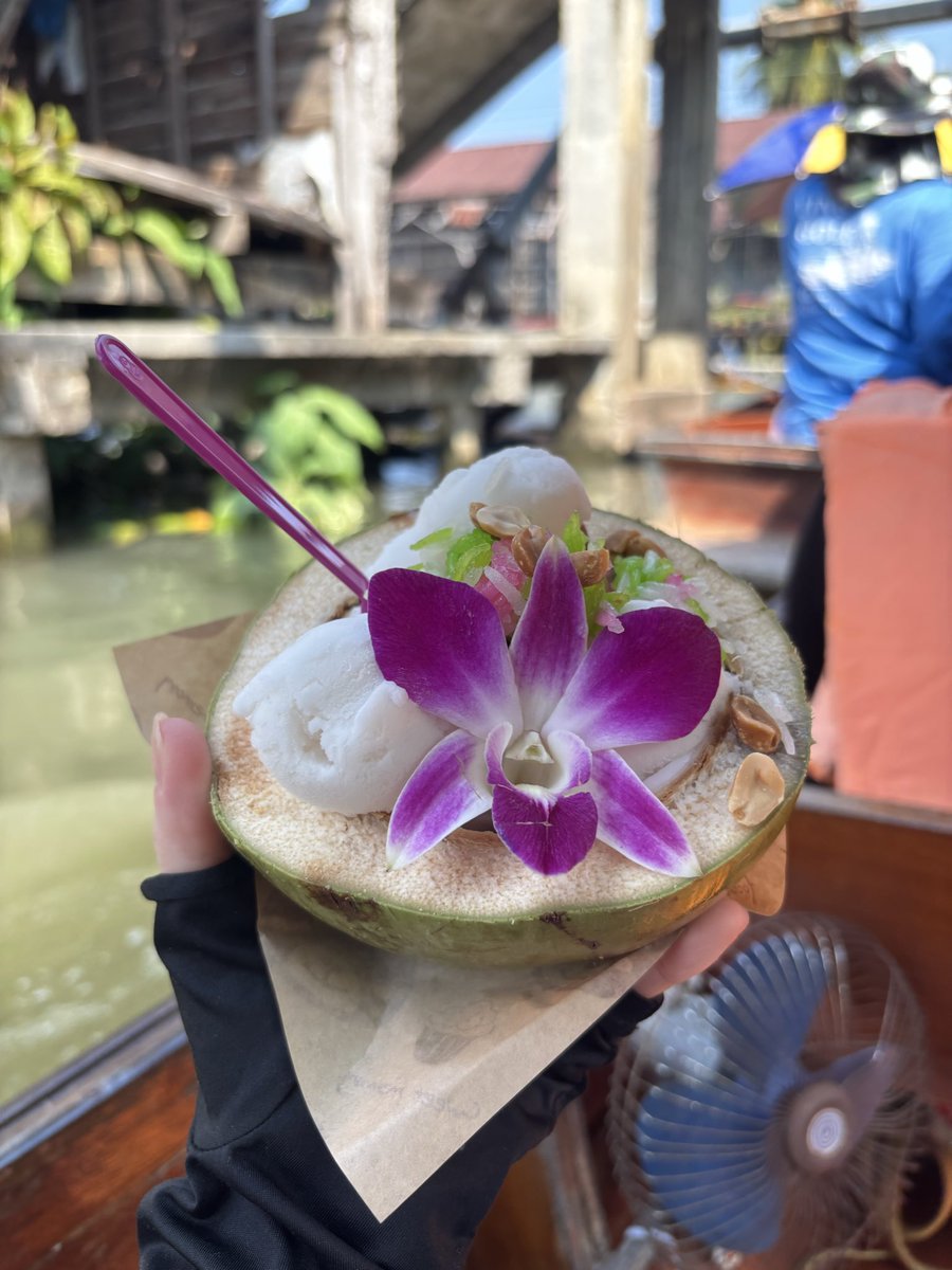 ststzebra's tweet photo. タイ旅行してきました🇹🇭
🐘乗れたのが最高だった✨
楽しすぎて今すぐにでも行きたい！ https://t.co/58vgCTWEgW