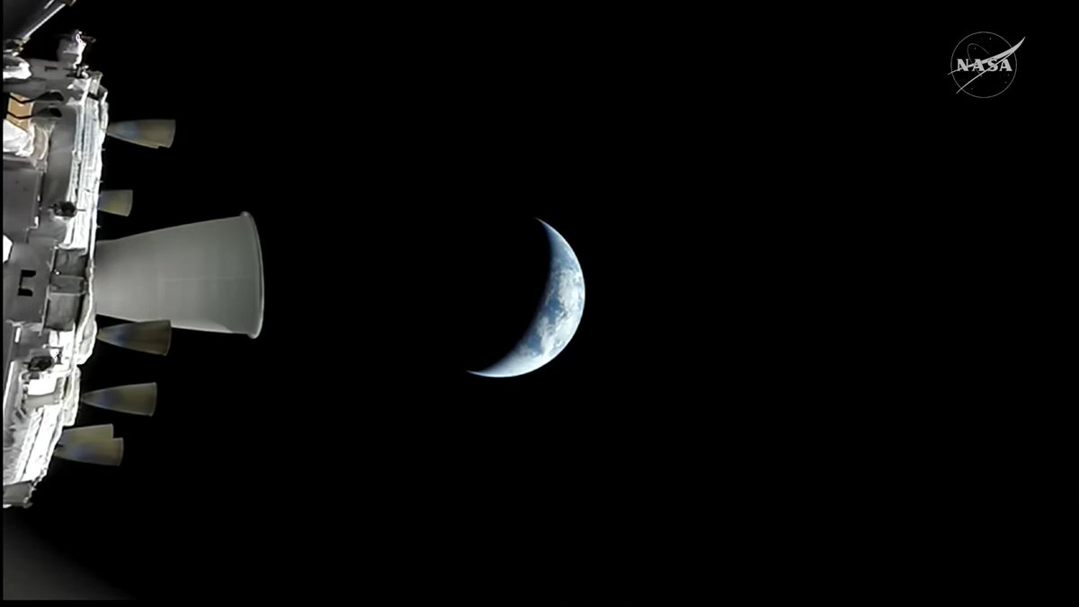 MetJam_'s tweet photo. The furthest humanity has been into the depths of space since the 1970s - what an absolutely awesome view from the Orion spacecraft. https://t.co/lEeDmoX4gR