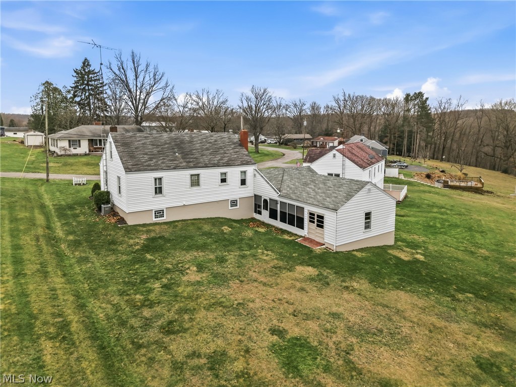 bstamp6's tweet photo. 739 Sunset Drive, Lisbon, OH, 44432
3 bed | 2 bath 1408 Sq. Ft.
Active | $194,500
https://t.co/UMCgqFOOEI
Beautifully Updated Bungalow in a Highly Desired Neighborhood! Step into this charming and fully updated bungalow offering 3 bedrooms, 2 full baths, first-floor laundry,... https://t.co/x230vhRZTf
