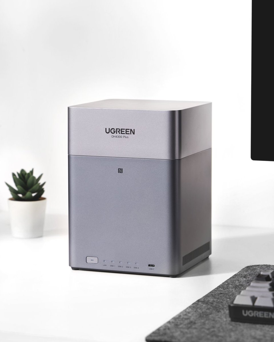 UGREENOfficial's tweet photo. A classy desk deserves a classy NAS
Learn about the UGREEN NASync DH4300 Plus here: https://t.co/wUfrlDz6fT
#UGREEN #tech #UGREENNAS #UGREENNASync #NAS #networkattachedstorage https://t.co/4tmKAfM2lX