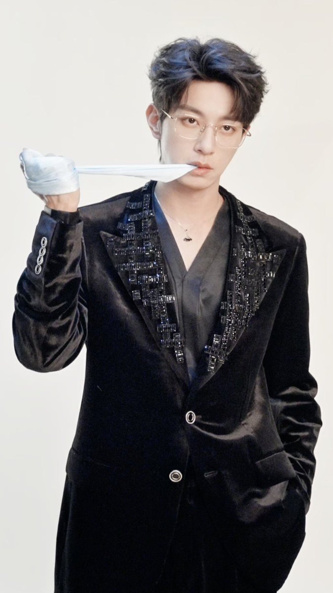 zilch; uʍop ʇnɥs oʇ ʇuɐʍ 'pǝɹıʇ tweet media