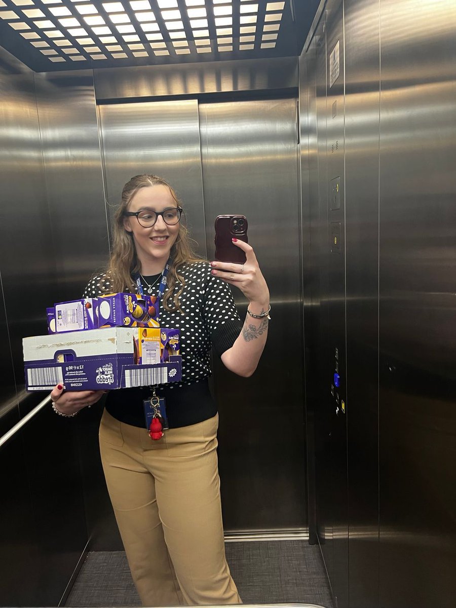 theonepoint's tweet image. Our normal Easter Bunny went on Annual Leave! 🐰

But luckily, our Marketing Exec stepped in to deliver eggs to the whole team this morning. 🍫

We hope everyone enjoys the long weekend and wishing you all a Happy Easter from The TOP Team!

#EasterTreats #TOPTeam #Celebration