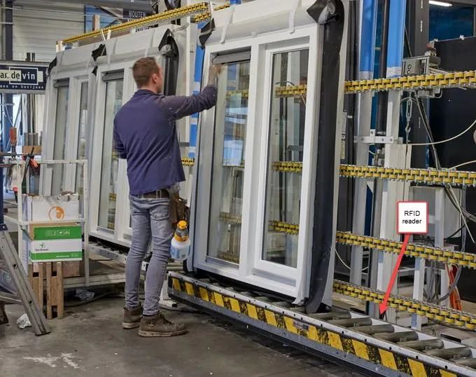 RFIDdirect's tweet image. Manual tracking creates risk in process-driven operations.
Missing data, regulatory infringements &amp;amp; paperwork overload! But deploying #RFID #AIDC means changes are logged against item's unique #ID - so #data is competitive advantage: case study here: buff.ly/MyAbzNr